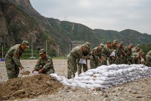 詹俊：国足不适合换帅因无合适人选且时间紧，扬帅带队防守稳定